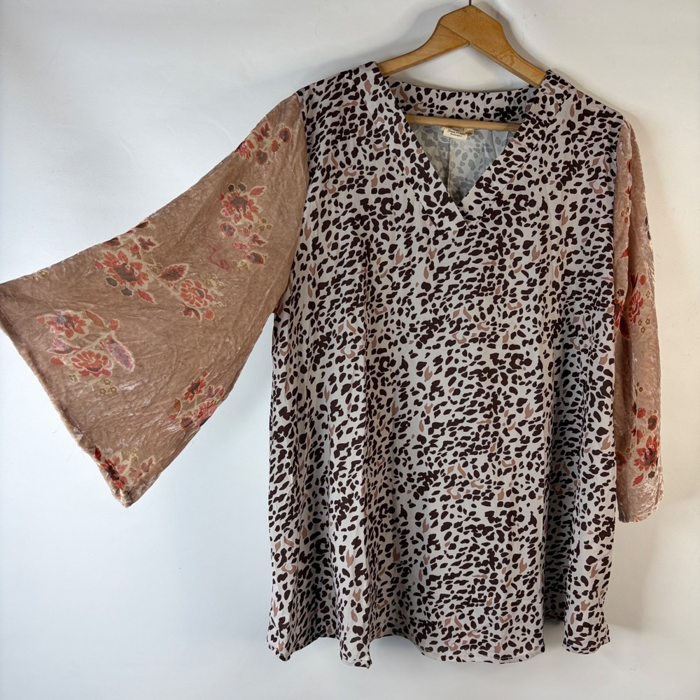 Grace & Emma Blouse Women 2XL Tan Leopard Floral Velvet Bell Sleeve